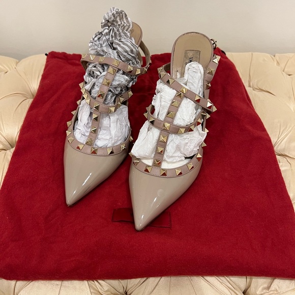 Valentino Garavani Shoes - Valentino Rockstuds in Poudre size 40.5